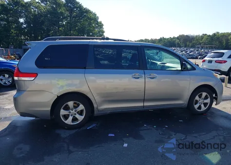 2011 Toyota Sienna Le V6 from USA, damaged, VIN 5TDKK3DC1BS090168